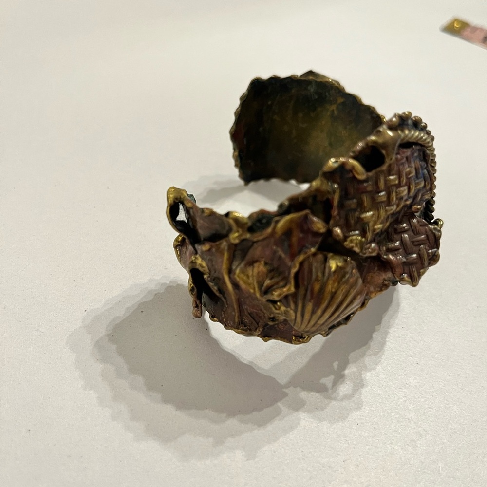 Antique-Style Bronze Tone Seashell Cuff Bracelet - Picture 5 of 6